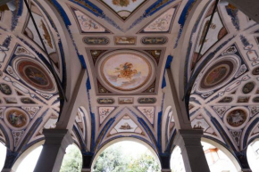 Luxury frescoed apartment in the center